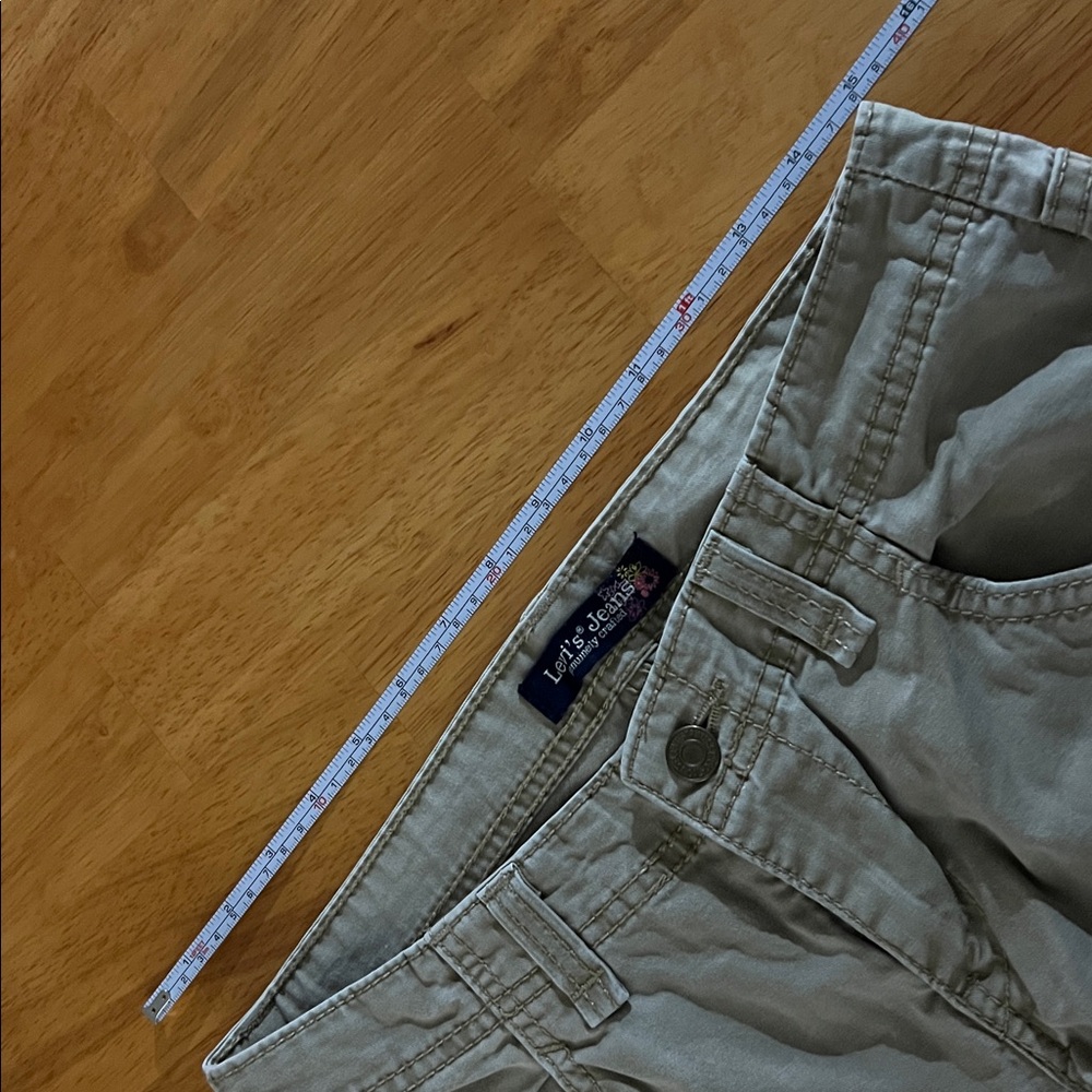 Levi’s Capri - Picture 4 of 10
